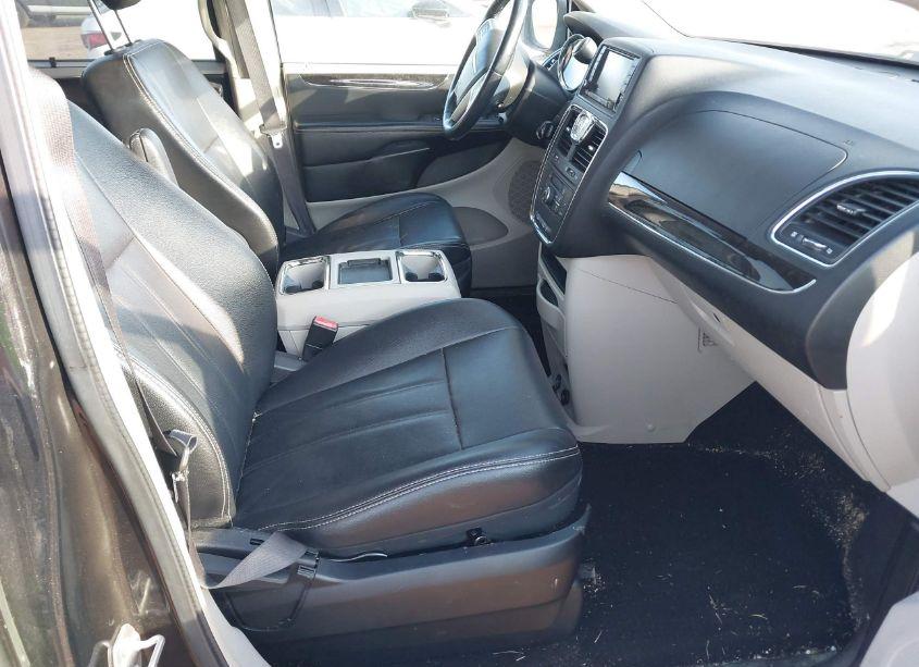 Photo 5 of 2015 Chrysler Town & COUNTRY TOURING (VIN 2C4RC1BG2FR619471)