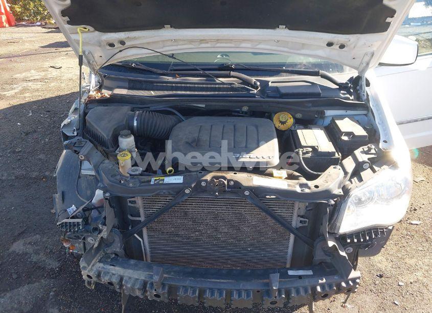 Photo 10 of 2015 Chrysler Town & COUNTRY TOURING (VIN 2C4RC1BG2FR619874)