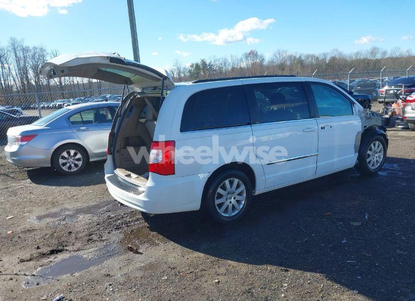 Photo 4 of 2015 Chrysler Town & COUNTRY TOURING (VIN 2C4RC1BG2FR619874)