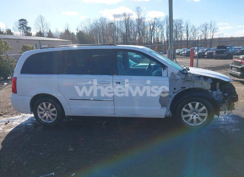 Photo 6 of 2015 Chrysler Town & COUNTRY TOURING (VIN 2C4RC1BG2FR619874)