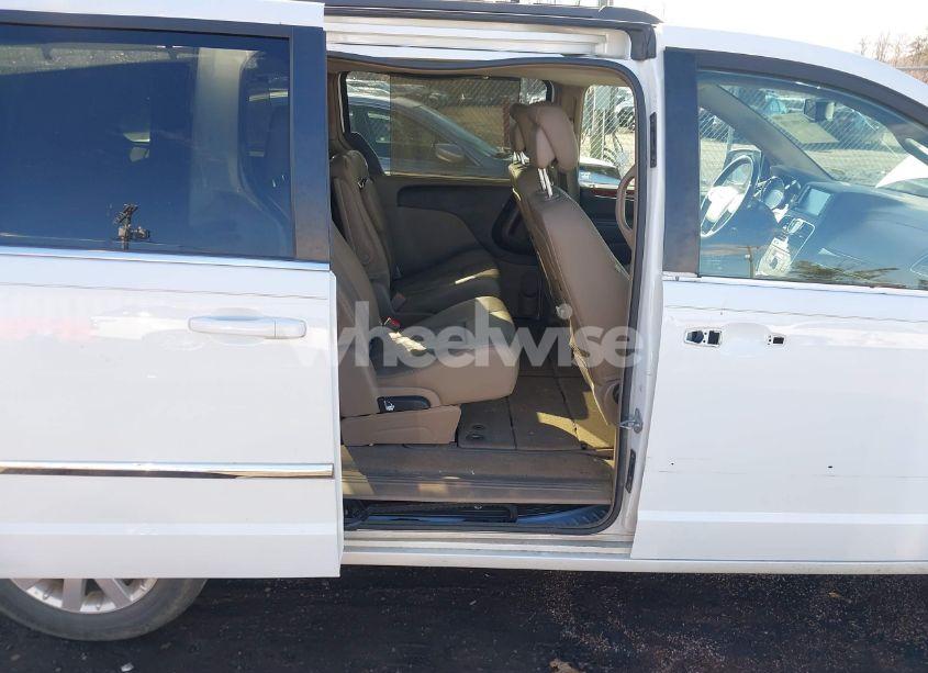 Photo 8 of 2015 Chrysler Town & COUNTRY TOURING (VIN 2C4RC1BG2FR619874)