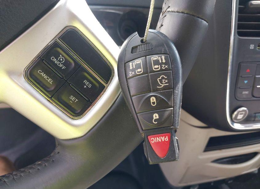 Photo 11 of 2015 Chrysler Town & COUNTRY TOURING (VIN 2C4RC1BG2FR627361)