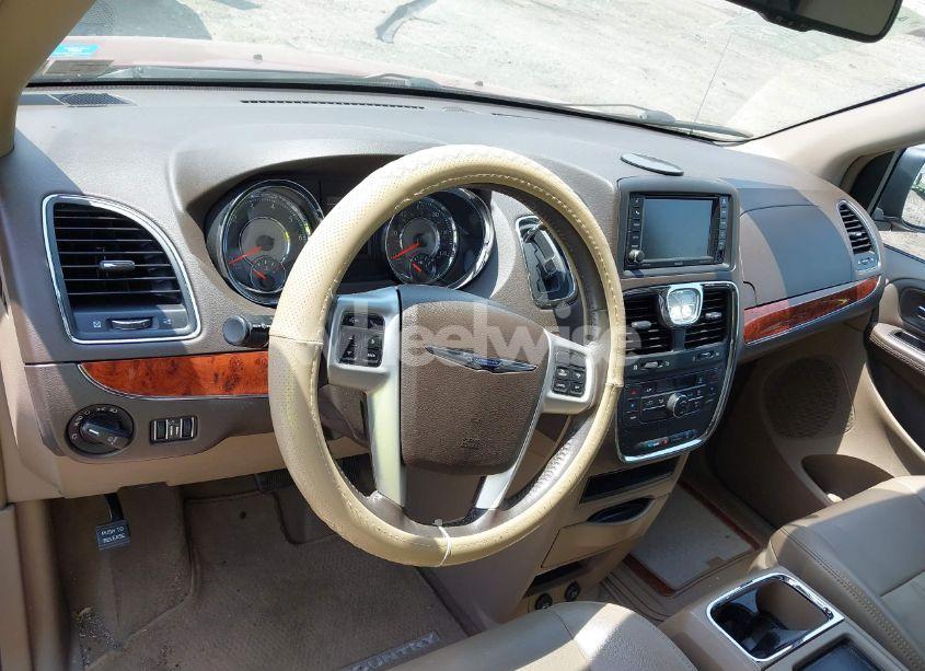 Photo 13 of 2015 Chrysler Town & COUNTRY TOURING (VIN 2C4RC1BG2FR654446)