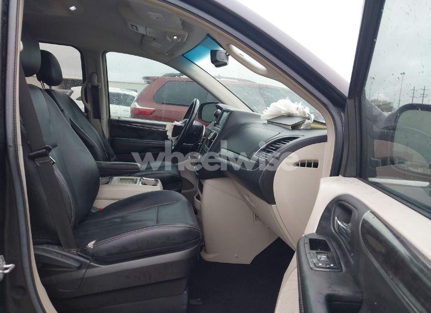 Photo 5 of 2015 Chrysler Town & COUNTRY TOURING (VIN 2C4RC1BG2FR696499)