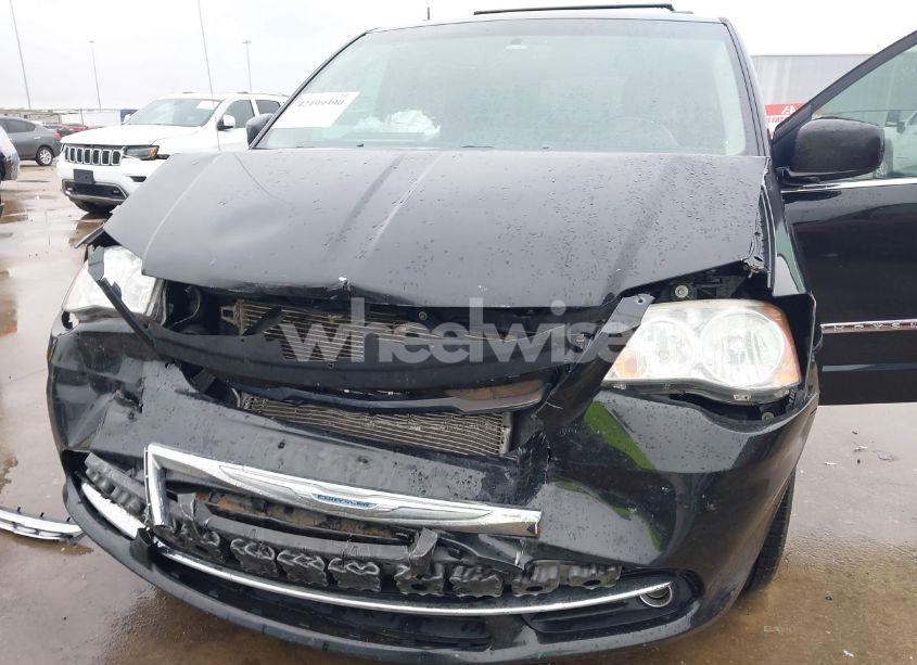 Photo 6 of 2015 Chrysler Town & COUNTRY TOURING (VIN 2C4RC1BG2FR696499)