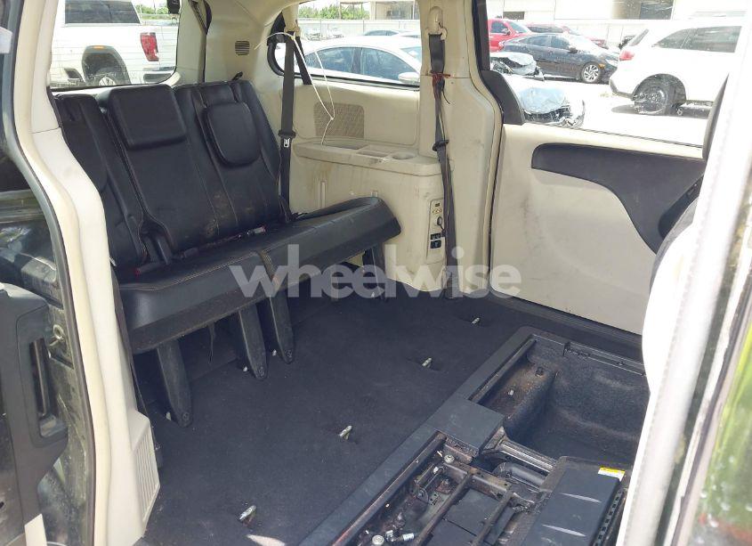 Photo 8 of 2015 Chrysler Town & COUNTRY TOURING (VIN 2C4RC1BG2FR696499)