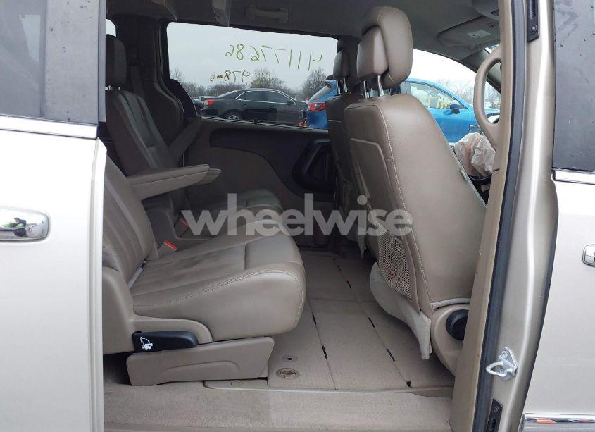 Photo 8 of 2015 Chrysler Town & COUNTRY TOURING (VIN 2C4RC1BG2FR699077)