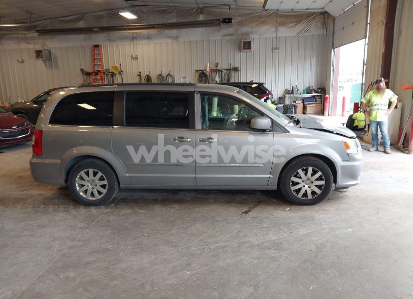 Photo 13 of 2016 Chrysler Town & COUNTRY TOURING (VIN 2C4RC1BG2GR111809)