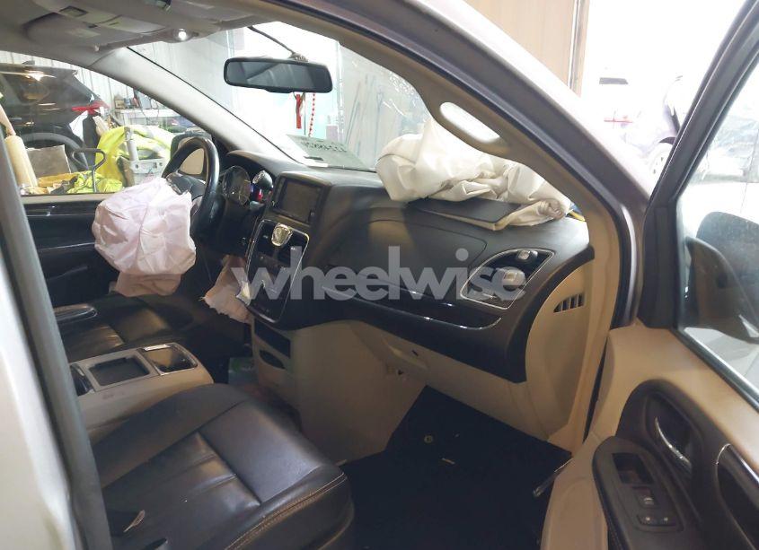 Photo 5 of 2016 Chrysler Town & COUNTRY TOURING (VIN 2C4RC1BG2GR111809)