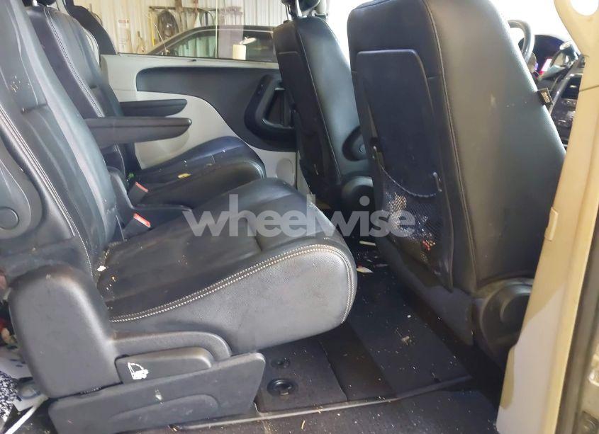 Photo 8 of 2016 Chrysler Town & COUNTRY TOURING (VIN 2C4RC1BG2GR111809)