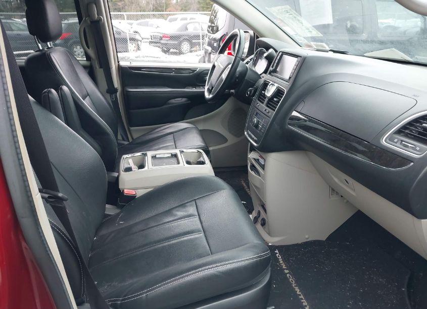 Photo 5 of 2016 Chrysler Town & COUNTRY TOURING (VIN 2C4RC1BG2GR112930)