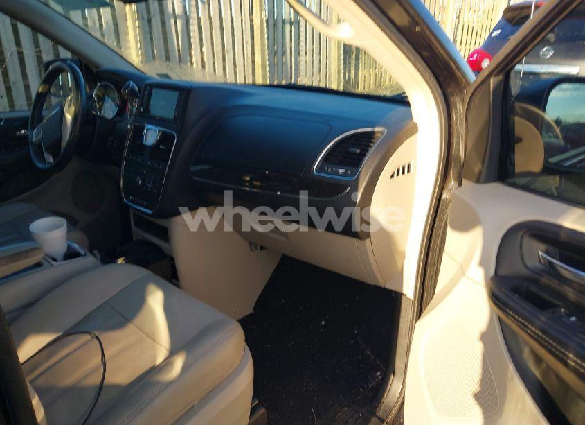 Photo 5 of 2016 Chrysler Town & COUNTRY TOURING (VIN 2C4RC1BG2GR120767)