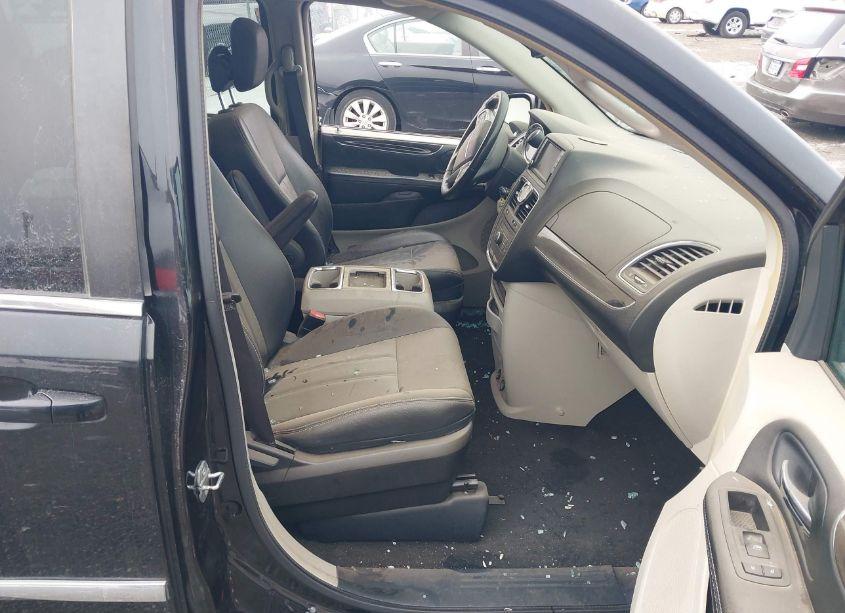 Photo 5 of 2016 Chrysler Town & COUNTRY TOURING (VIN 2C4RC1BG2GR166597)