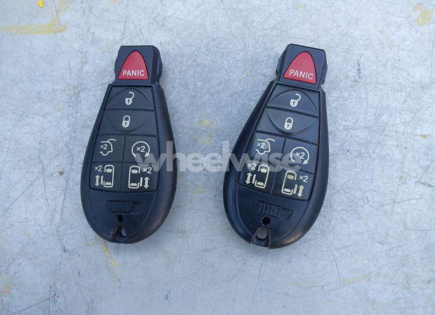 Photo 11 of 2016 Chrysler Town & COUNTRY TOURING (VIN 2C4RC1BG2GR175817)