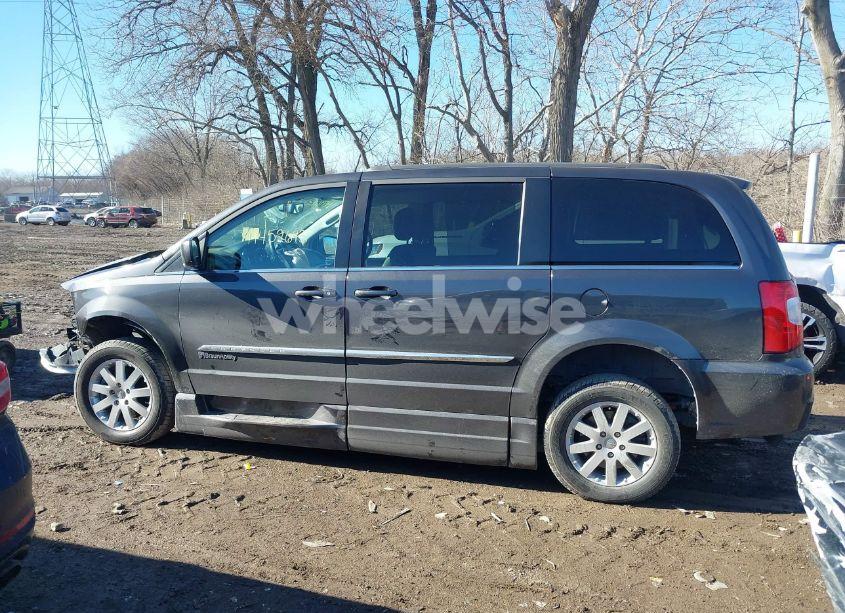 Photo 15 of 2016 Chrysler Town & COUNTRY TOURING (VIN 2C4RC1BG2GR175817)