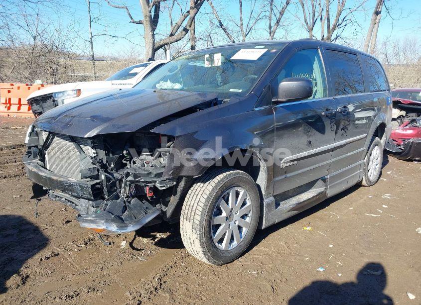 Photo 2 of 2016 Chrysler Town & COUNTRY TOURING (VIN 2C4RC1BG2GR175817)