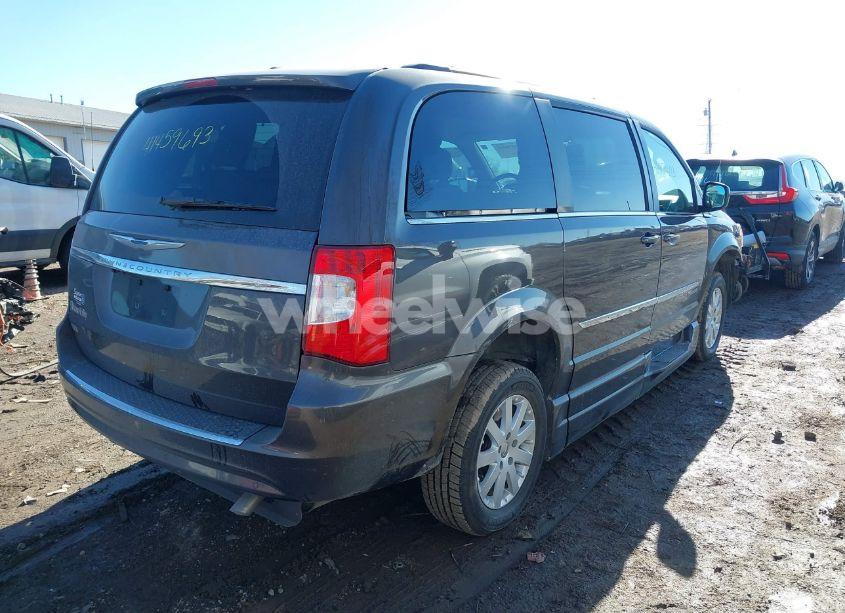 Photo 4 of 2016 Chrysler Town & COUNTRY TOURING (VIN 2C4RC1BG2GR175817)