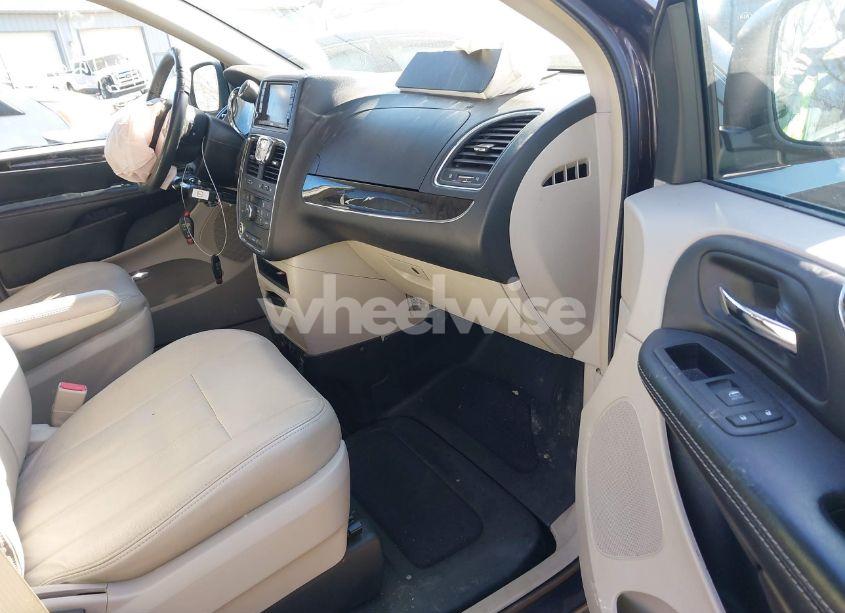 Photo 5 of 2016 Chrysler Town & COUNTRY TOURING (VIN 2C4RC1BG2GR175817)