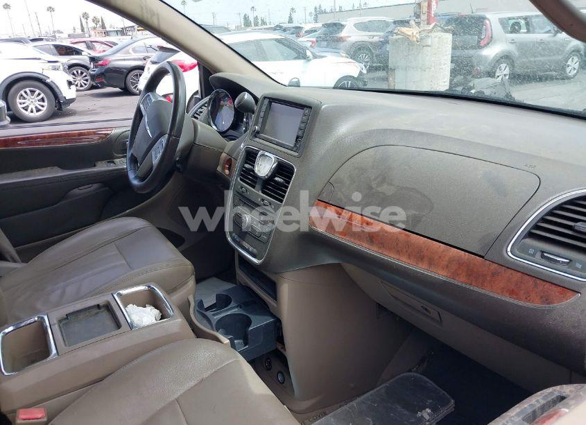 Photo 5 of 2016 Chrysler Town & COUNTRY TOURING (VIN 2C4RC1BG2GR230704)