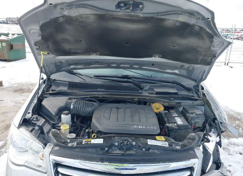 Photo 10 of 2016 Chrysler Town & COUNTRY TOURING (VIN 2C4RC1BG2GR245185)