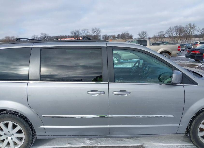 Photo 13 of 2016 Chrysler Town & COUNTRY TOURING (VIN 2C4RC1BG2GR245185)