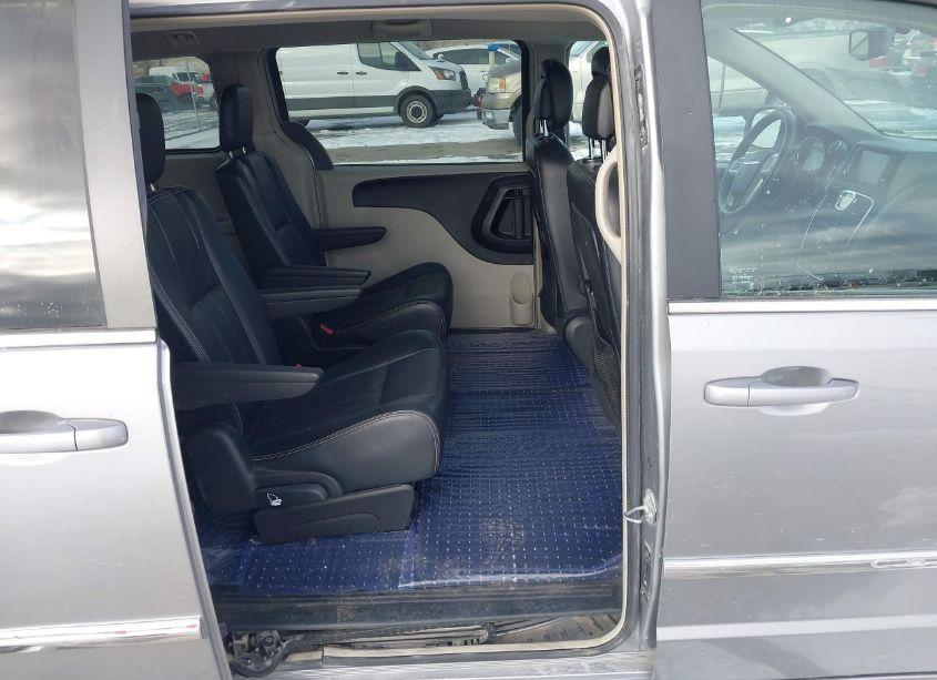 Photo 8 of 2016 Chrysler Town & COUNTRY TOURING (VIN 2C4RC1BG2GR245185)