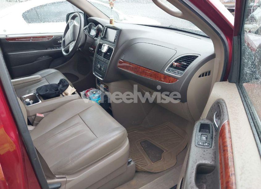 Photo 5 of 2016 Chrysler Town & COUNTRY TOURING (VIN 2C4RC1BG2GR253495)