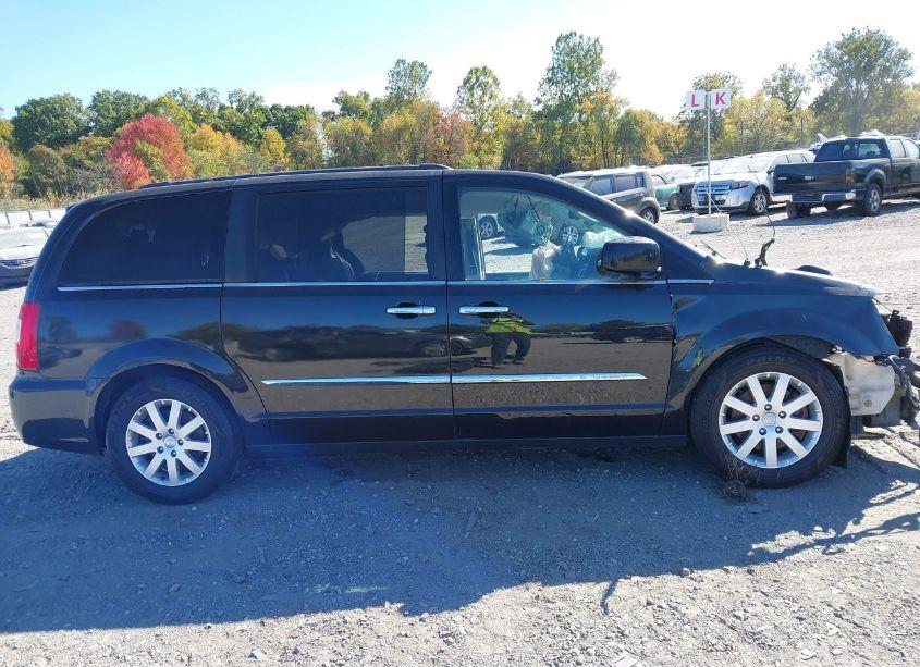 Photo 12 of 2016 Chrysler Town & COUNTRY TOURING (VIN 2C4RC1BG2GR261757)