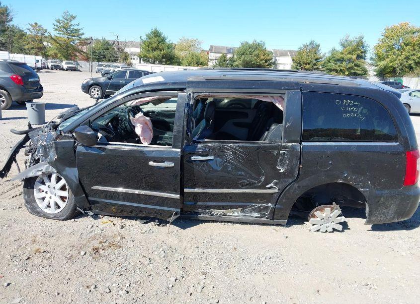 Photo 13 of 2016 Chrysler Town & COUNTRY TOURING (VIN 2C4RC1BG2GR261757)