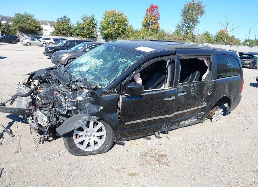 Photo 2 of 2016 Chrysler Town & COUNTRY TOURING (VIN 2C4RC1BG2GR261757)