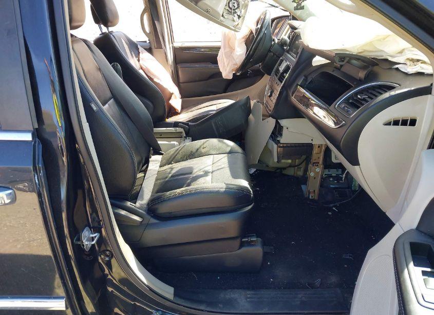 Photo 5 of 2016 Chrysler Town & COUNTRY TOURING (VIN 2C4RC1BG2GR261757)