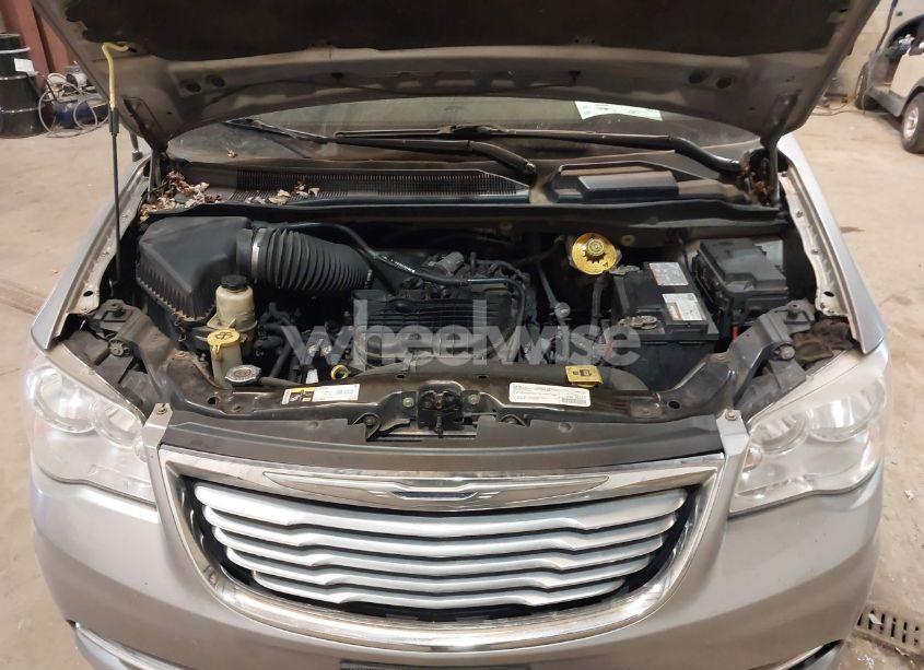 Photo 10 of 2016 Chrysler Town & COUNTRY TOURING (VIN 2C4RC1BG2GR280227)
