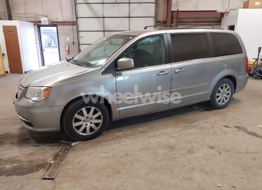 Photo 2 of 2016 Chrysler Town & COUNTRY TOURING (VIN 2C4RC1BG2GR280227)