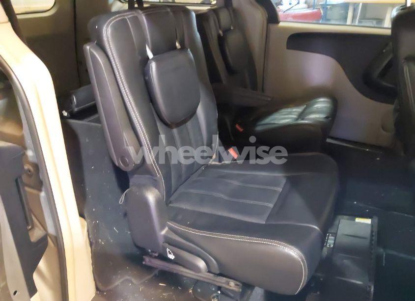 Photo 8 of 2016 Chrysler Town & COUNTRY TOURING (VIN 2C4RC1BG2GR280227)