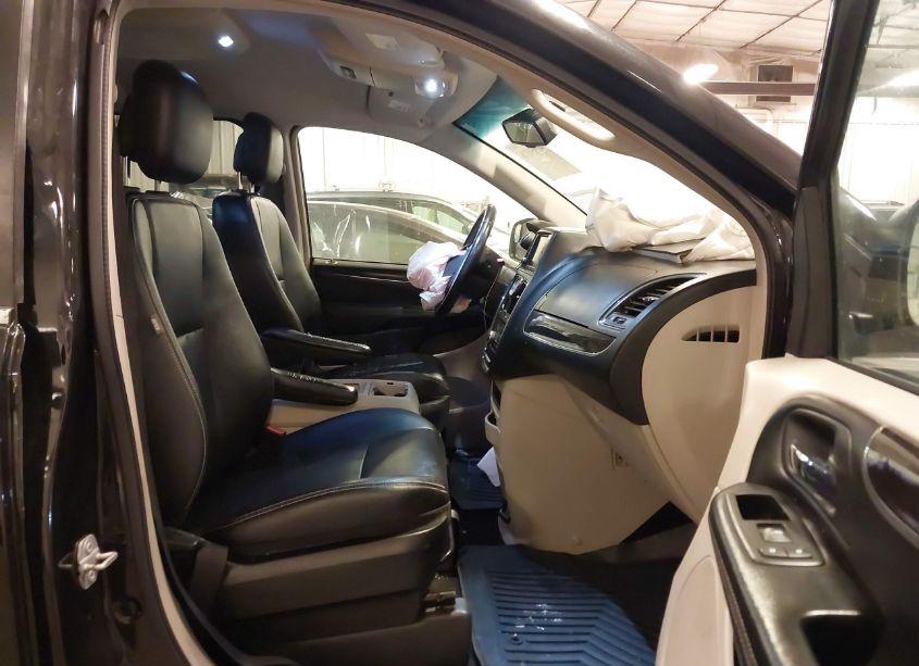 Photo 5 of 2016 Chrysler Town & COUNTRY TOURING (VIN 2C4RC1BG2GR289607)