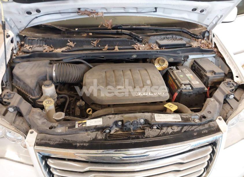 Photo 10 of 2016 Chrysler Town & COUNTRY TOURING (VIN 2C4RC1BG2GR291678)