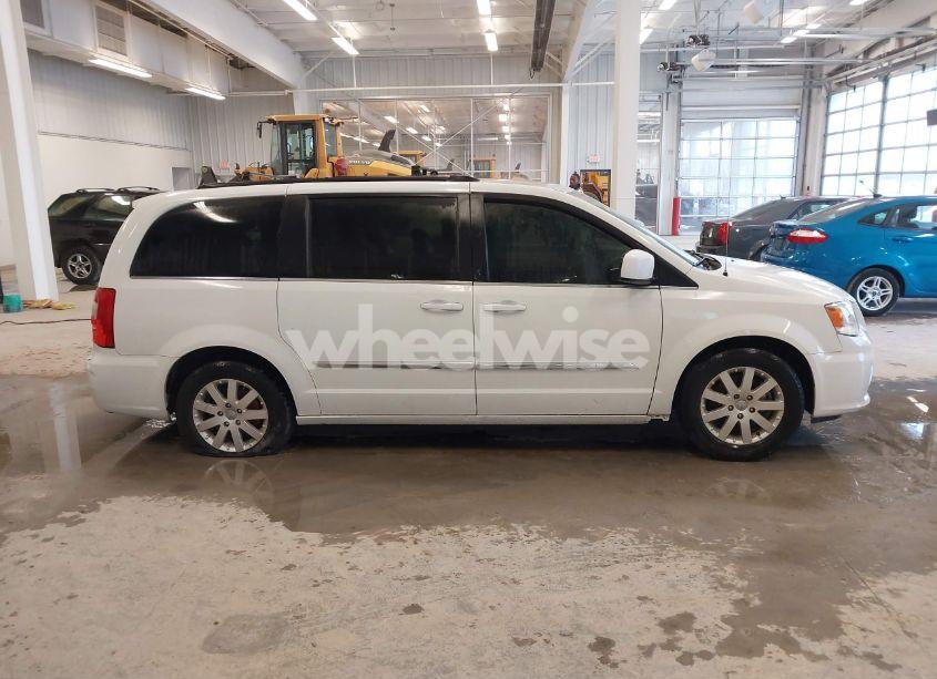 Photo 13 of 2016 Chrysler Town & COUNTRY TOURING (VIN 2C4RC1BG2GR291678)