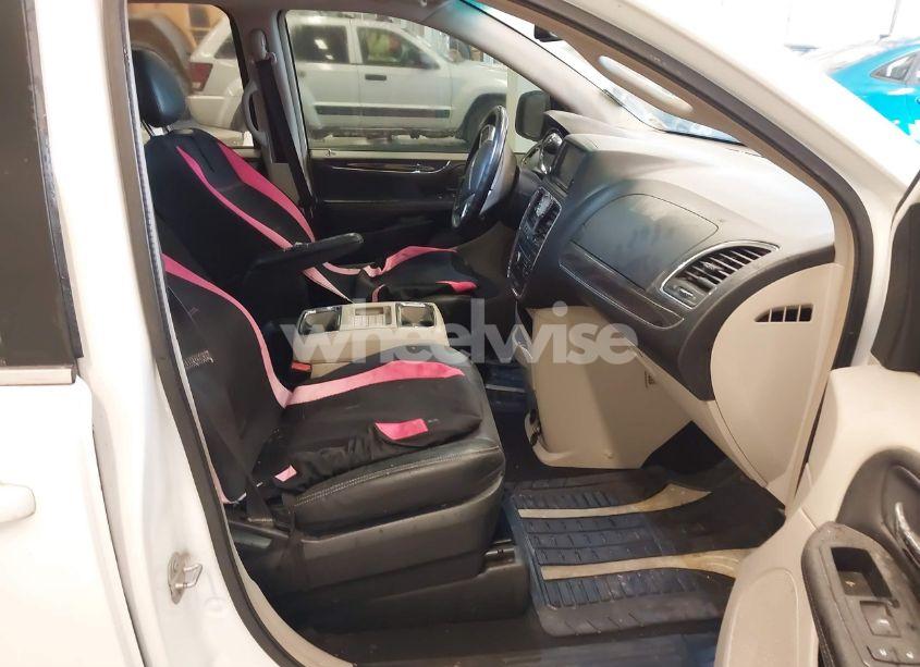 Photo 5 of 2016 Chrysler Town & COUNTRY TOURING (VIN 2C4RC1BG2GR291678)