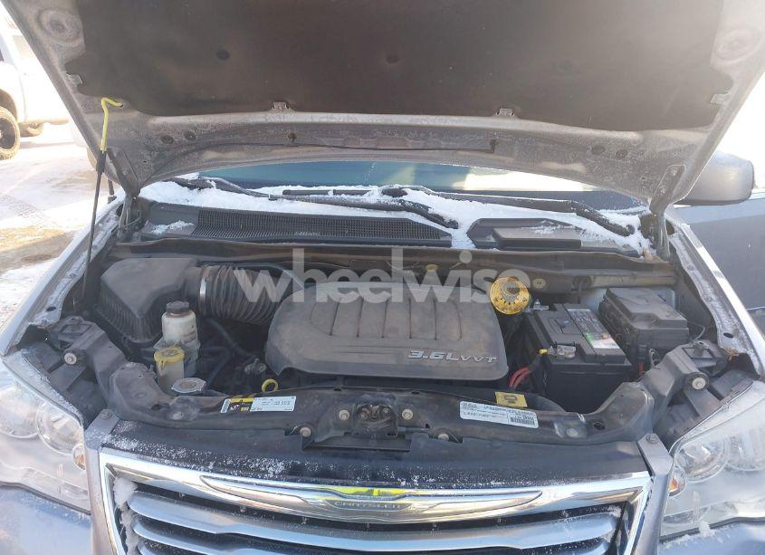 Photo 10 of 2016 Chrysler Town & COUNTRY TOURING (VIN 2C4RC1BG2GR301674)