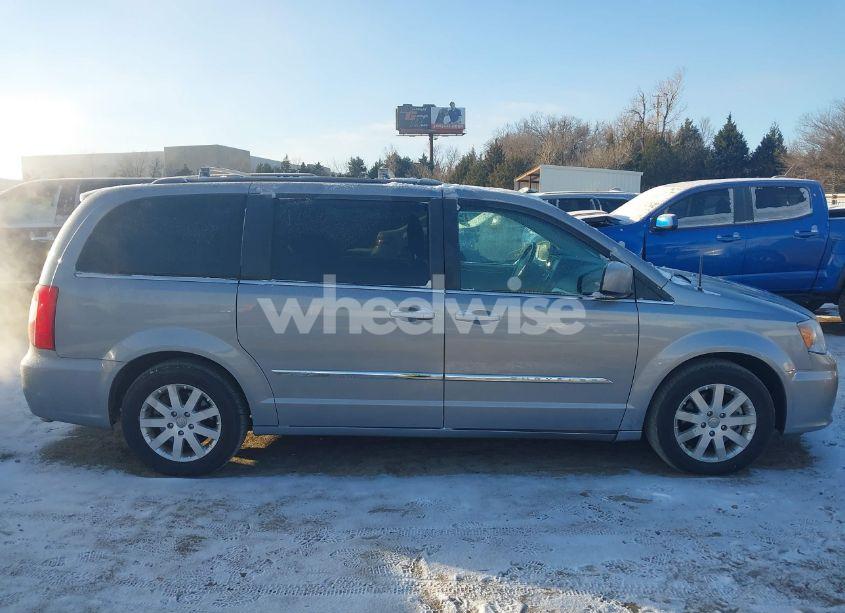 Photo 13 of 2016 Chrysler Town & COUNTRY TOURING (VIN 2C4RC1BG2GR301674)