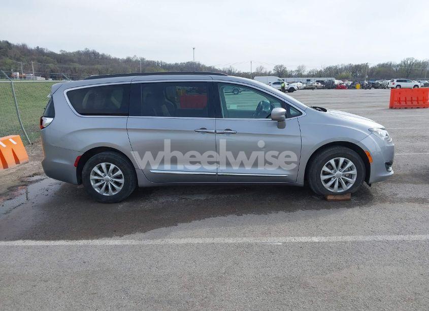 Photo 13 of 2017 Chrysler Pacifica TOURING-L (VIN 2C4RC1BG2HR503660)