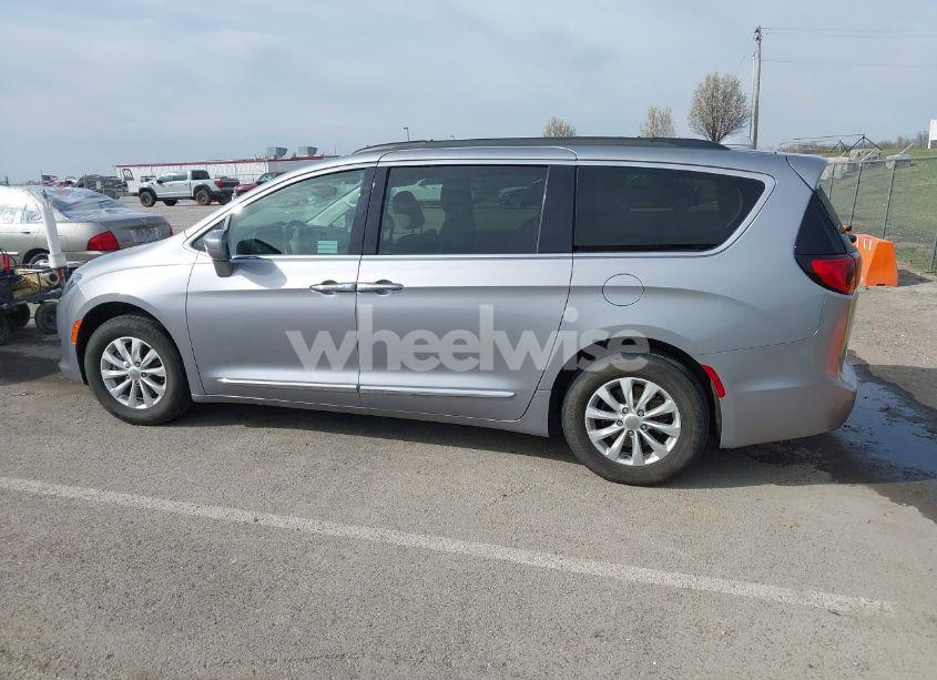 Photo 14 of 2017 Chrysler Pacifica TOURING-L (VIN 2C4RC1BG2HR503660)