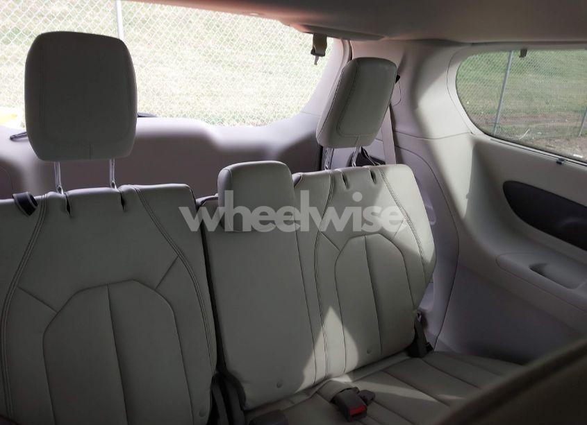 Photo 17 of 2017 Chrysler Pacifica TOURING-L (VIN 2C4RC1BG2HR503660)