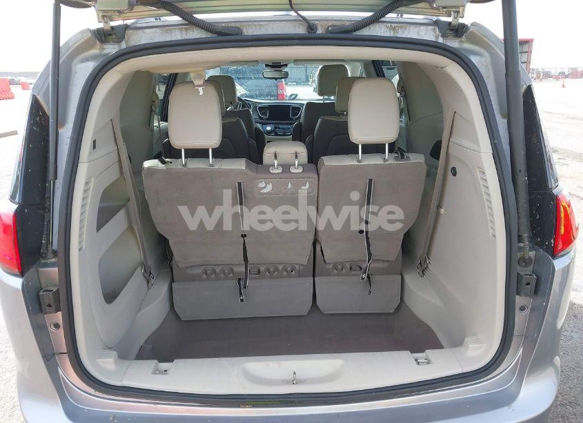 Photo 18 of 2017 Chrysler Pacifica TOURING-L (VIN 2C4RC1BG2HR503660)