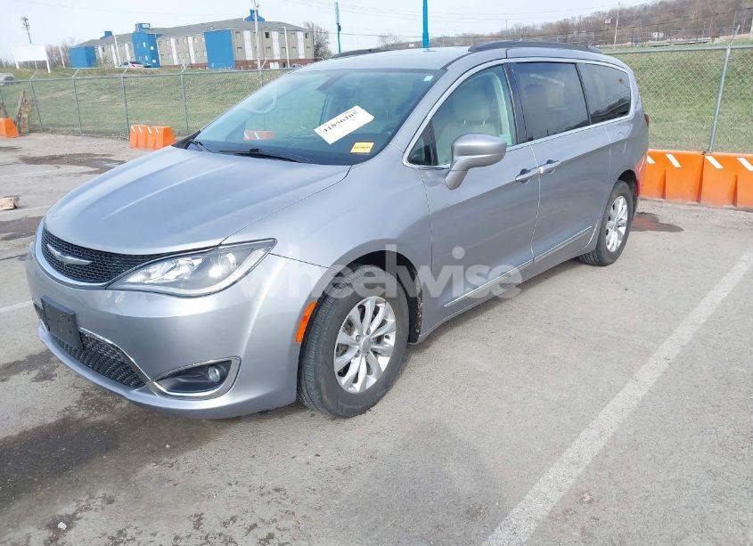 Photo 2 of 2017 Chrysler Pacifica TOURING-L (VIN 2C4RC1BG2HR503660)