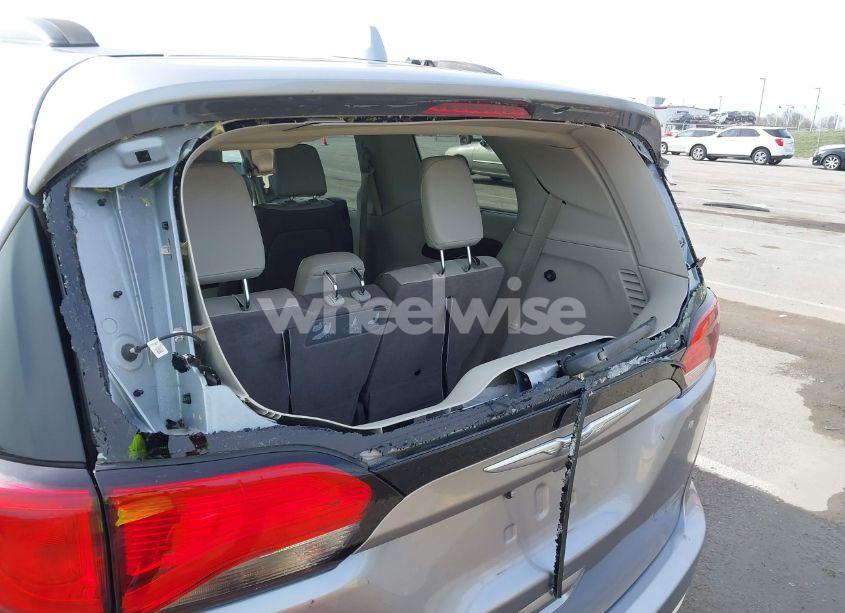 Photo 6 of 2017 Chrysler Pacifica TOURING-L (VIN 2C4RC1BG2HR503660)