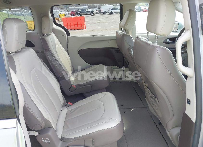 Photo 8 of 2017 Chrysler Pacifica TOURING-L (VIN 2C4RC1BG2HR503660)