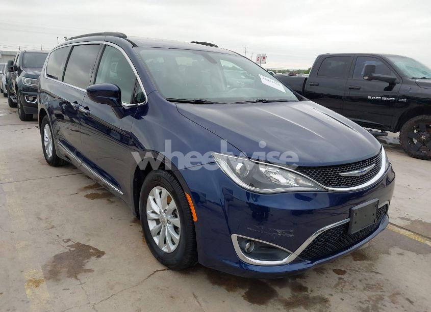 2017 Chrysler Pacifica TOURING L (VIN 2C4RC1BG2HR526422) main photo