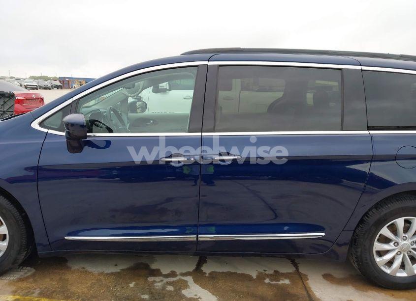 Photo 14 of 2017 Chrysler Pacifica TOURING L (VIN 2C4RC1BG2HR526422)