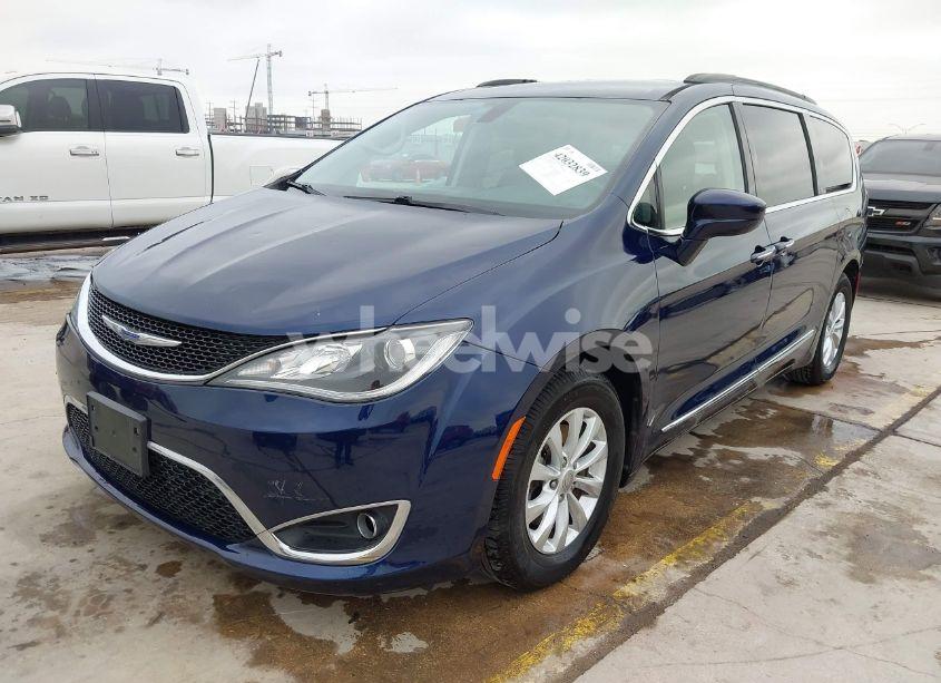 Photo 2 of 2017 Chrysler Pacifica TOURING L (VIN 2C4RC1BG2HR526422)